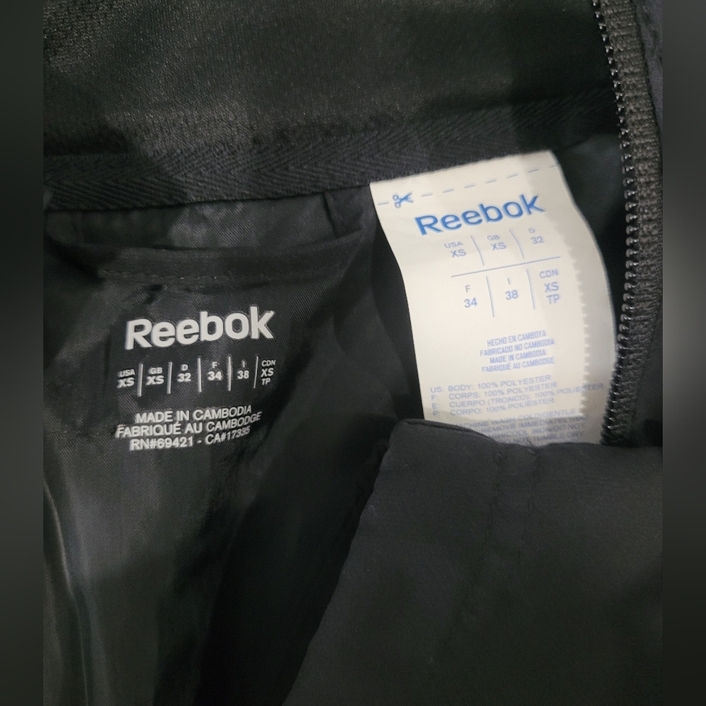 New Reebok Core Running Running Jacket Windbreaker Sz XSmall Black - Picture 11 of 15